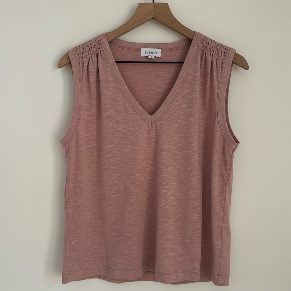 Evereve Women's V-Neck Sleeveless Top in Mauve Pink